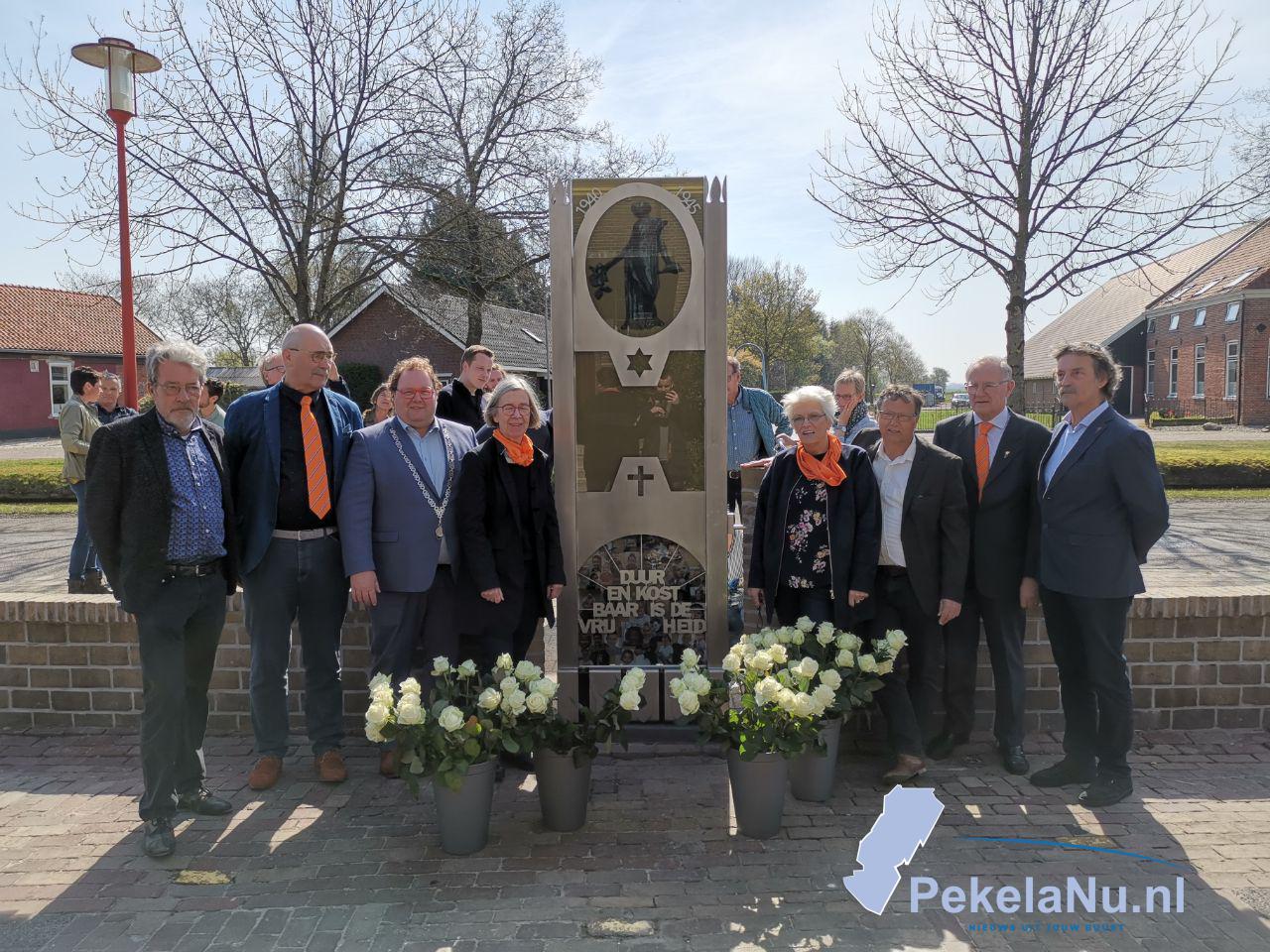 Photo of Onthulling van oorlogsmonument in Nieuwe Pekela